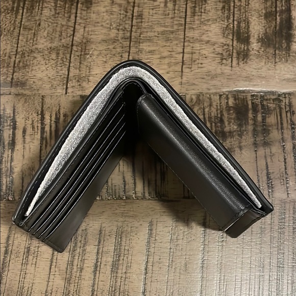 Michael Kors Black Key Card Holder Sleek Design - Picture 4 of 6